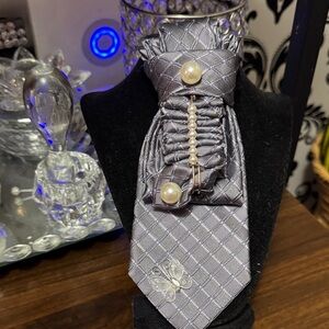 Elegant Gray Necktie with Pearl Accents